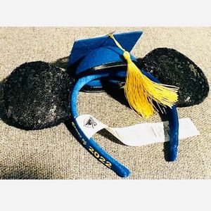 NWT Disney Parks Graduation Mickey Minnie Ears Headband Hat Tassle Class of 2022